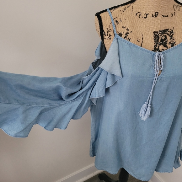 Rachel Roy Light Wash Chambray Cold-Shoulder Top - Picture 10 of 12
